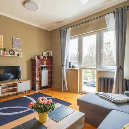 Cozy 1bdr In Ideal Center